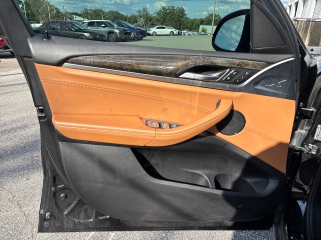 Vehicle image 14 of 22