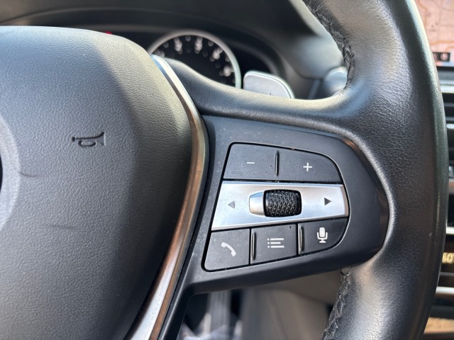 Vehicle image 17 of 22