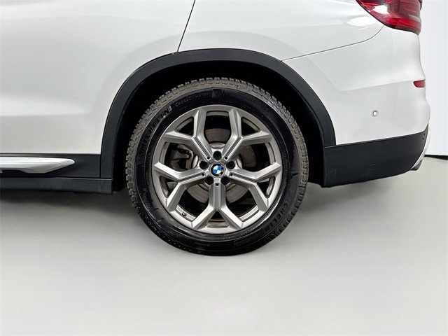 Vehicle image 10 of 21