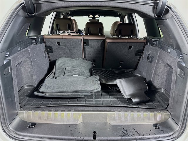 Vehicle image 11 of 21