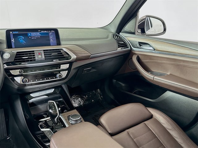 Vehicle image 15 of 21