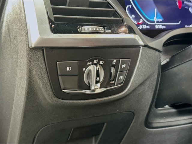 Vehicle image 20 of 21