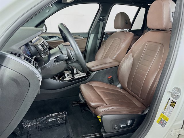 Vehicle image 13 of 21