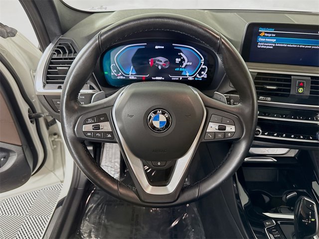Vehicle image 16 of 21