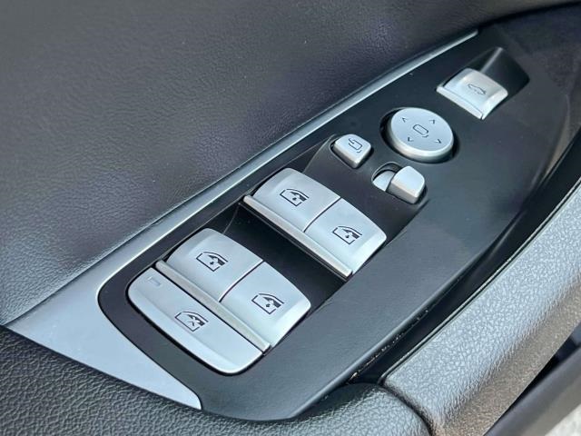 Vehicle image 23 of 37