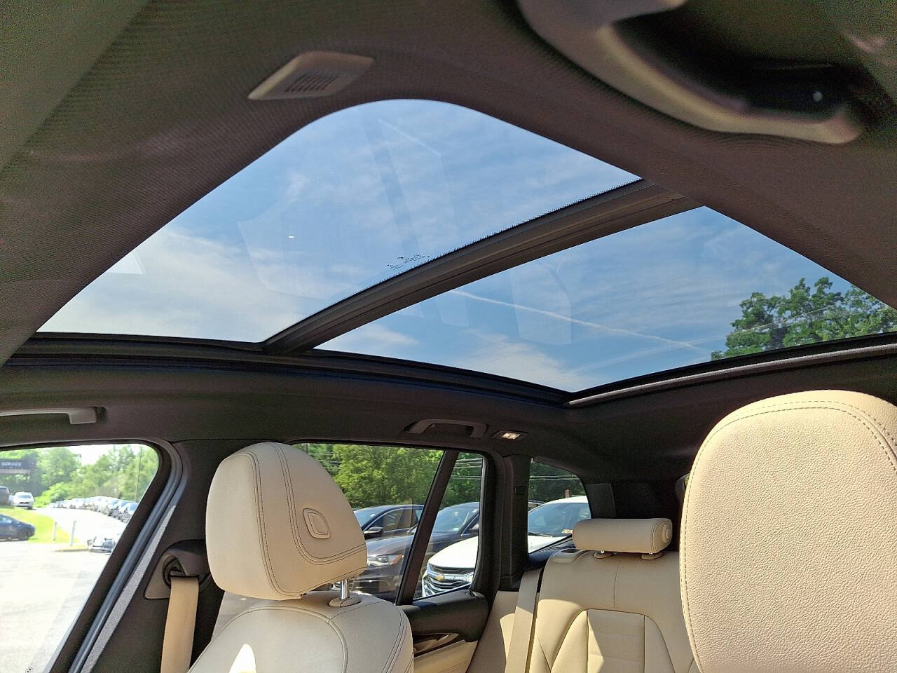 Vehicle image 27 of 31