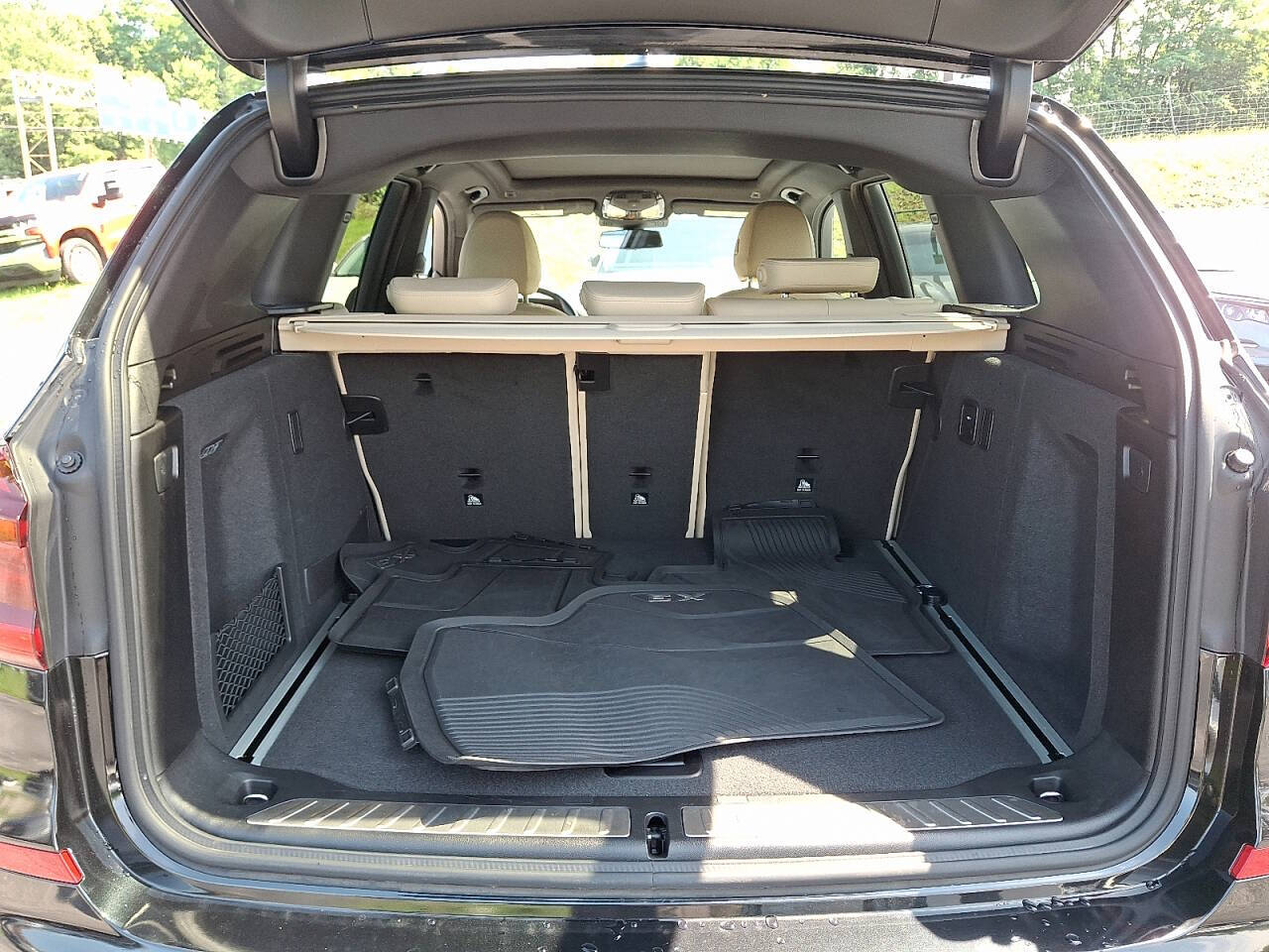 Vehicle image 11 of 31