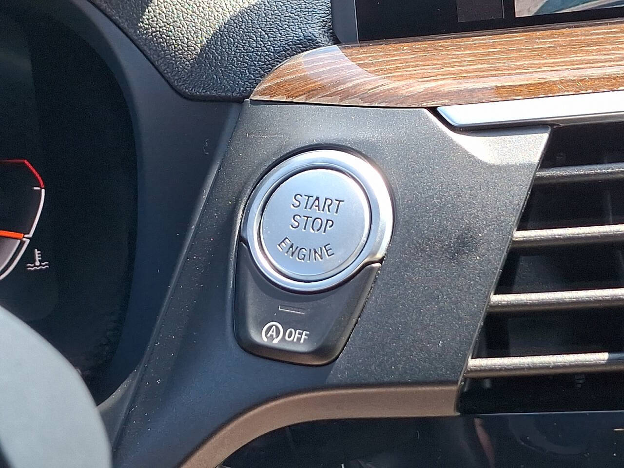 Vehicle image 28 of 31