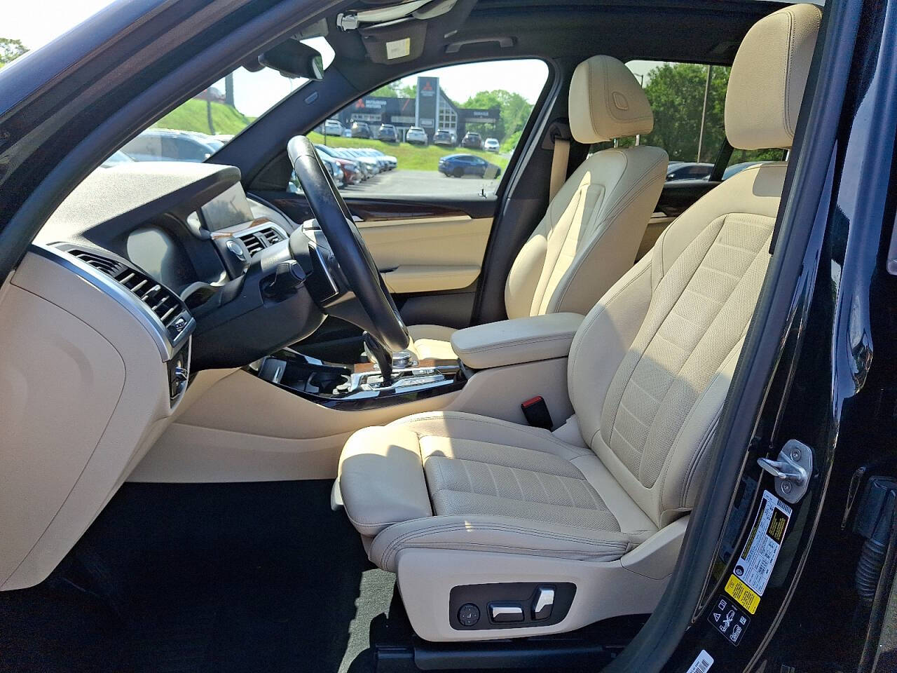 Vehicle image 13 of 31