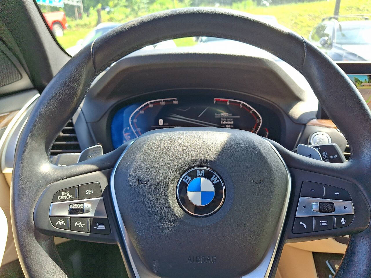 Vehicle image 25 of 31