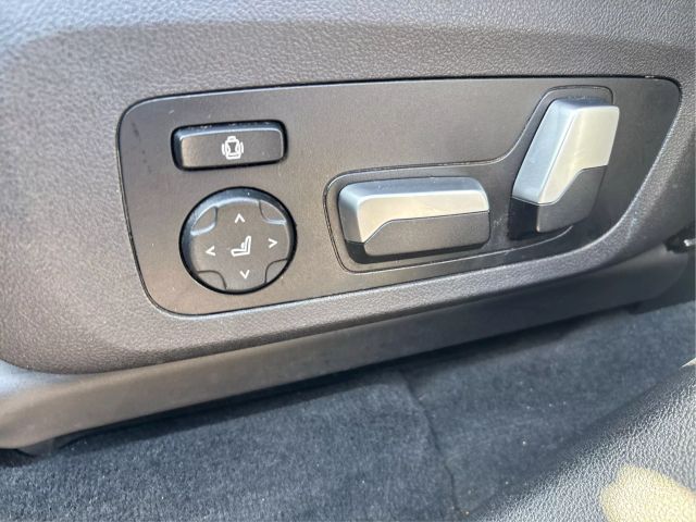 Vehicle image 45 of 47