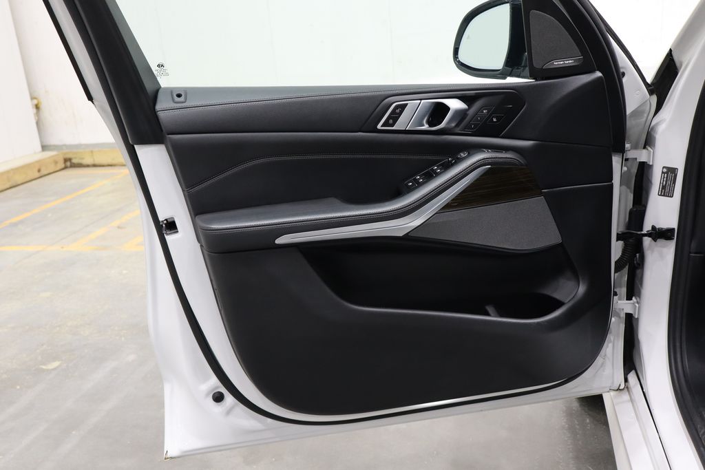 Vehicle image 15 of 46