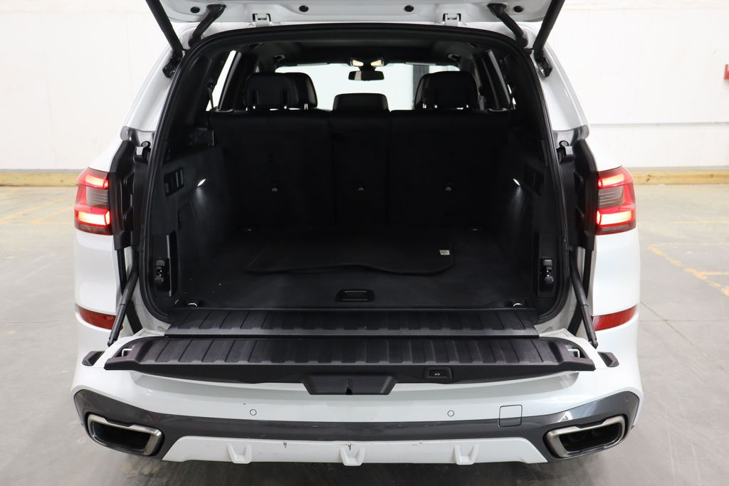 Vehicle image 13 of 46