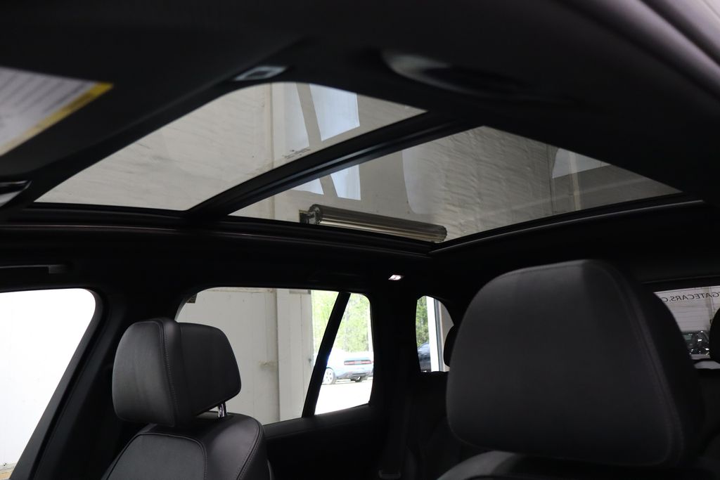 Vehicle image 10 of 46