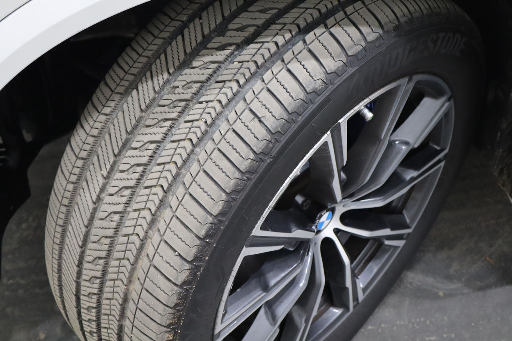 Vehicle image 41 of 46
