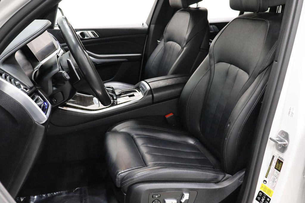 Vehicle image 11 of 46