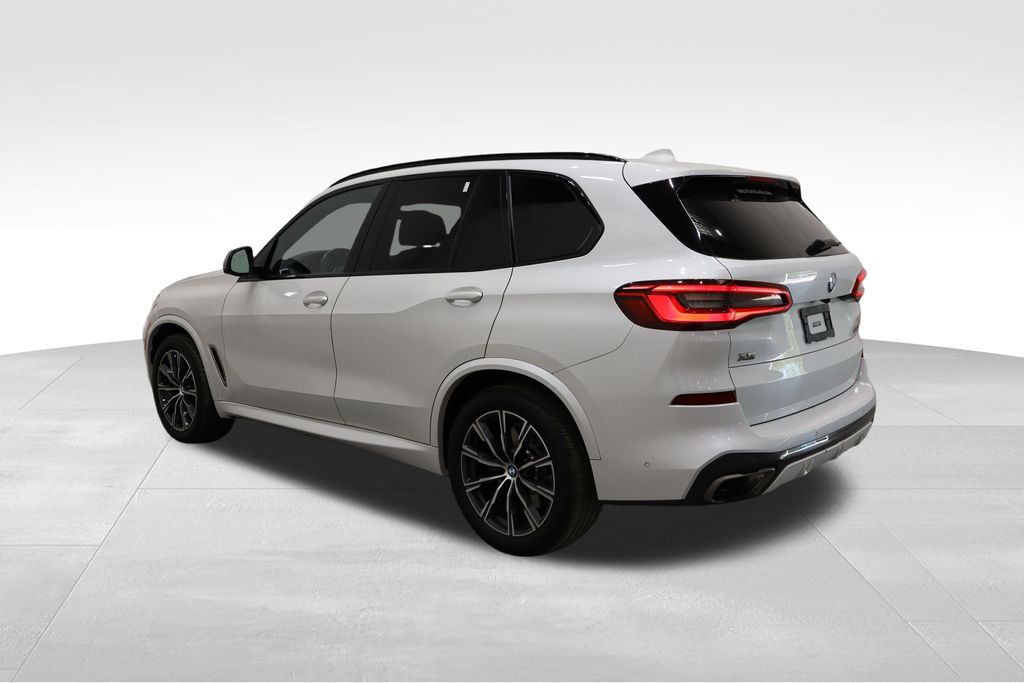 Vehicle image 7 of 46