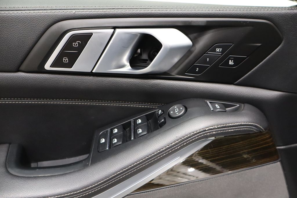 Vehicle image 16 of 46