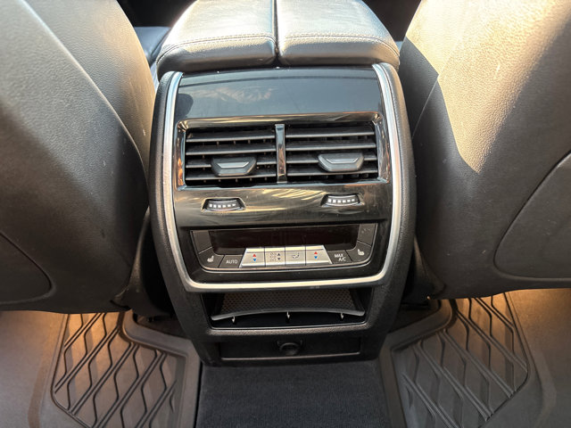 Vehicle image 27 of 33