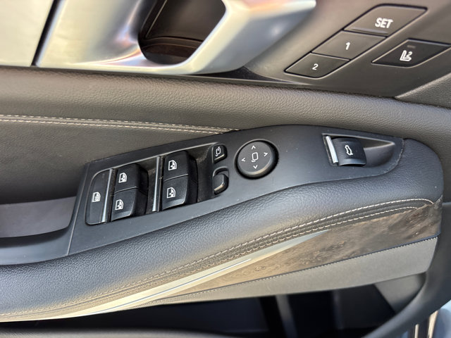 Vehicle image 31 of 33