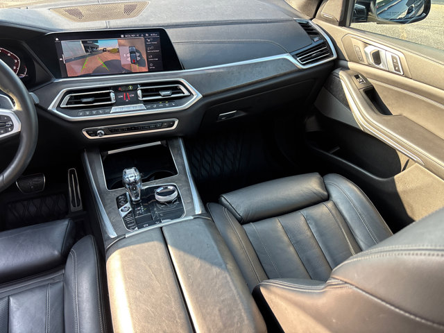 Vehicle image 28 of 33