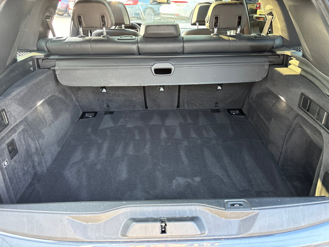 Vehicle image 10 of 33