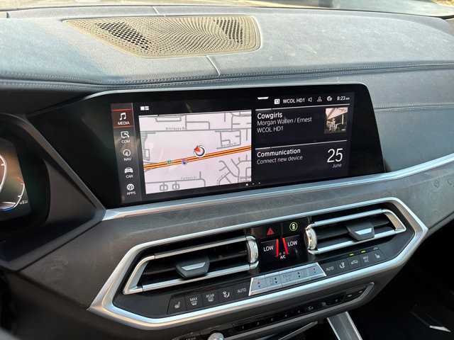 Vehicle image 21 of 33
