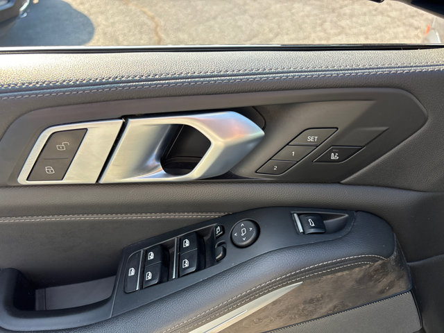 Vehicle image 26 of 33