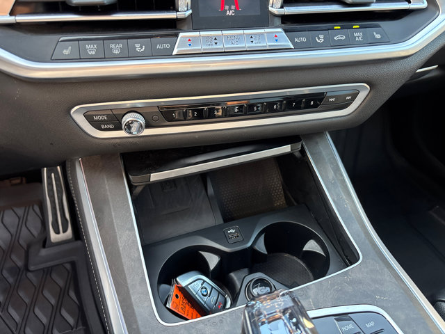 Vehicle image 24 of 33