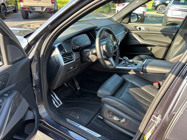 Vehicle image 16 of 33