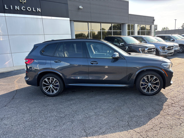 Vehicle image 4 of 33