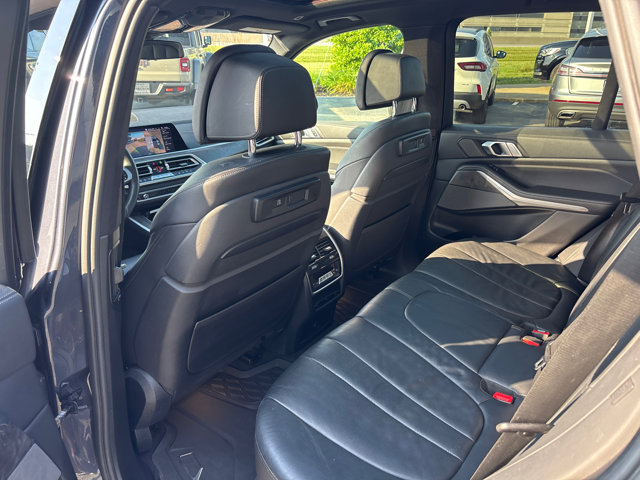 Vehicle image 11 of 33