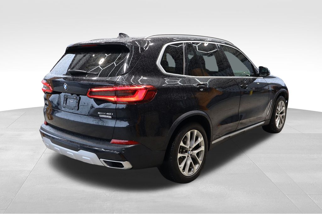 Vehicle image 4 of 42