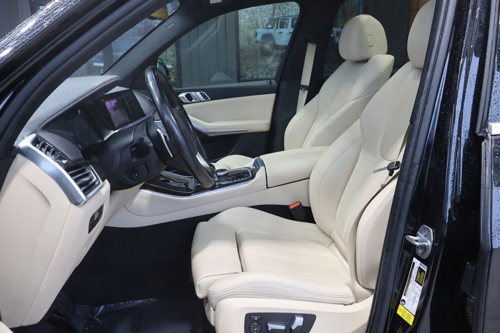 Vehicle image 10 of 42
