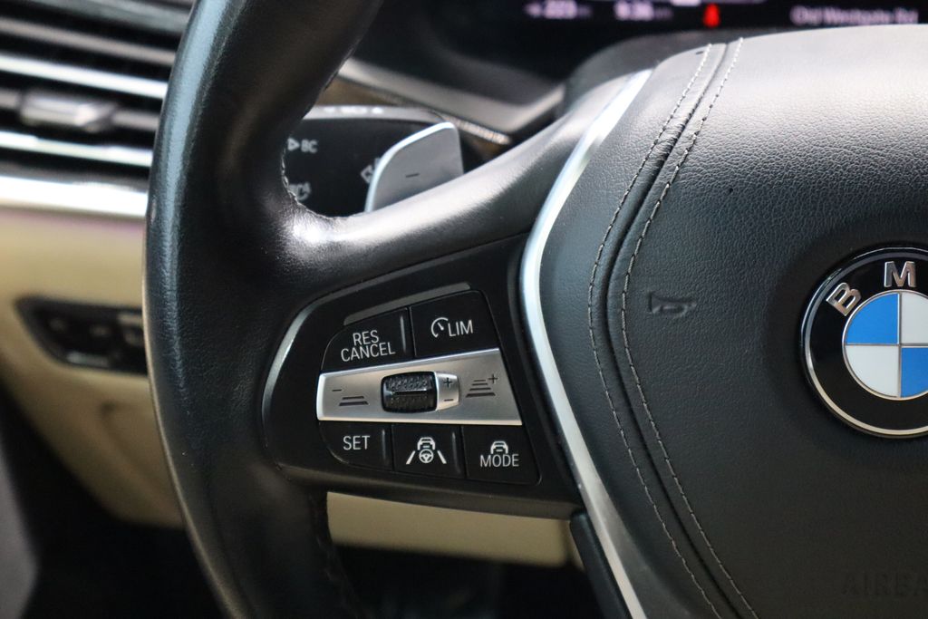 Vehicle image 21 of 42