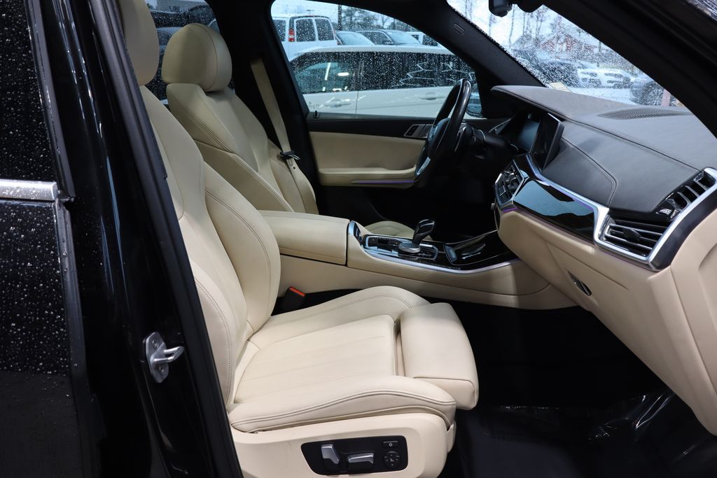 Vehicle image 13 of 42