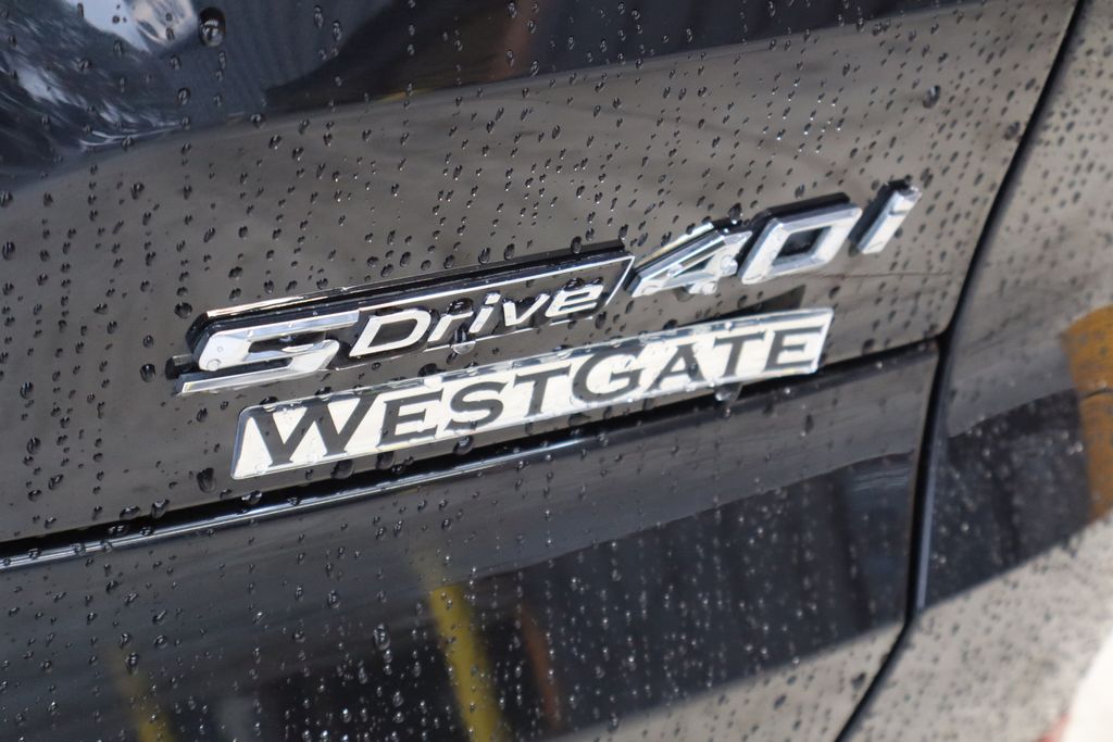 Vehicle image 41 of 42