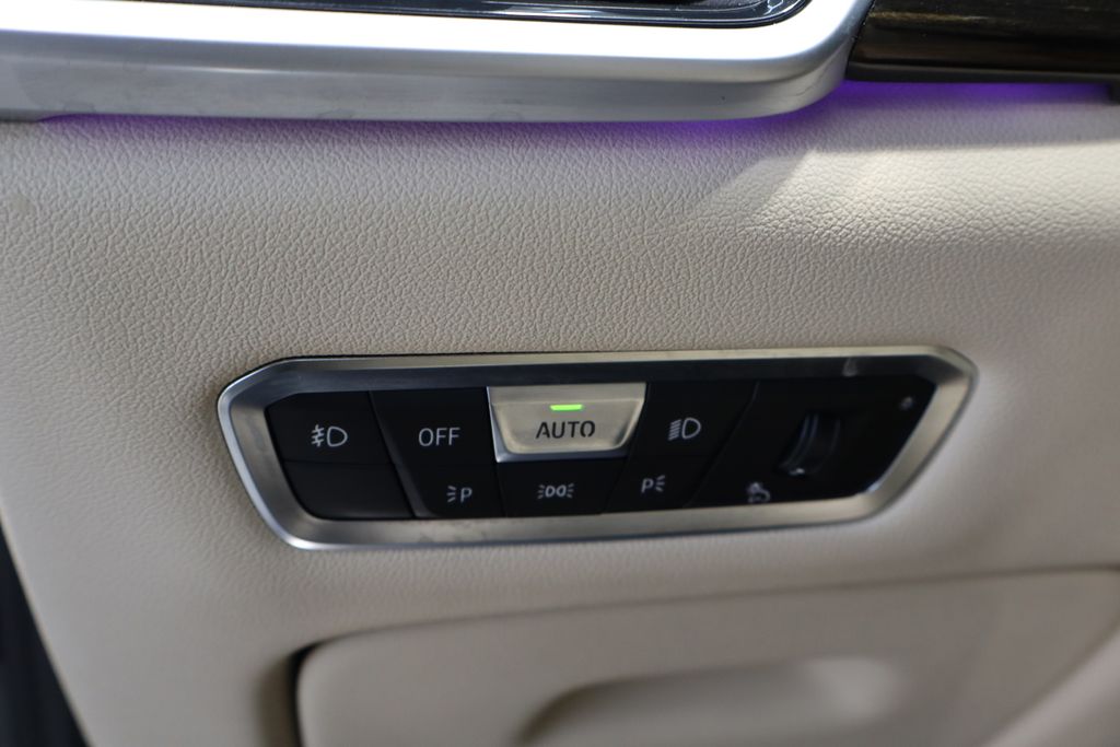 Vehicle image 16 of 42