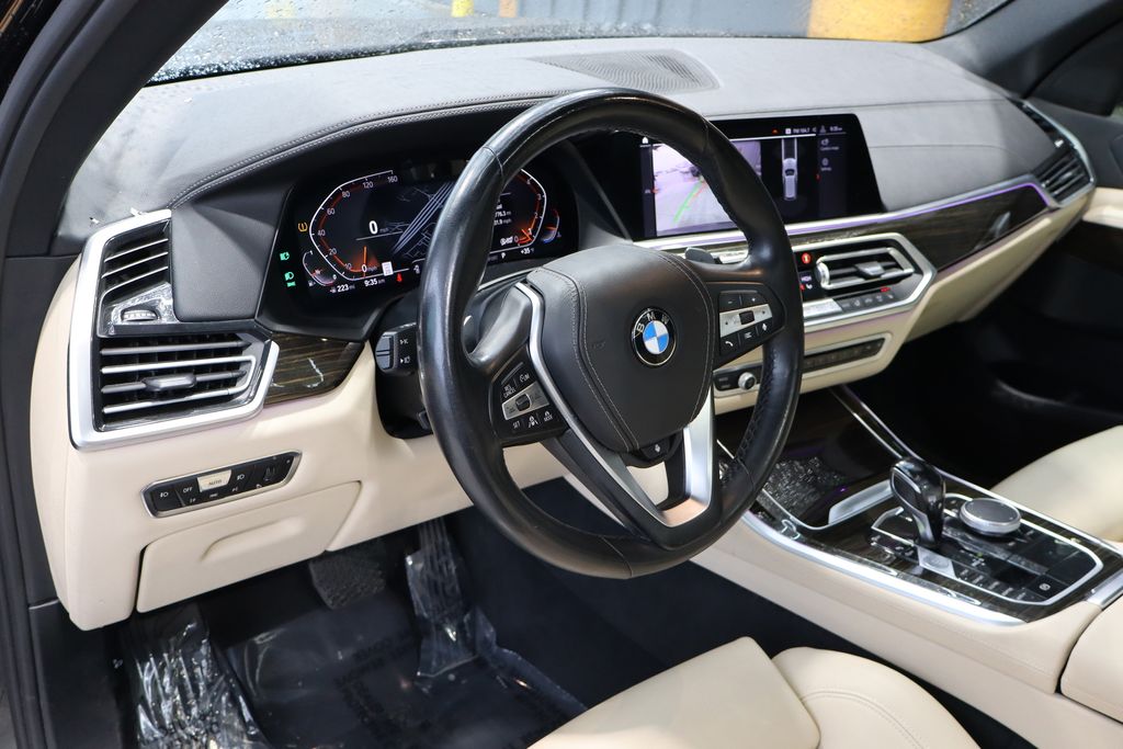Vehicle image 19 of 42