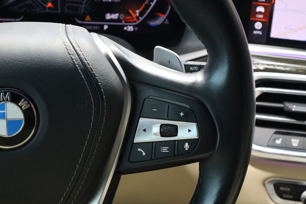Vehicle image 22 of 42
