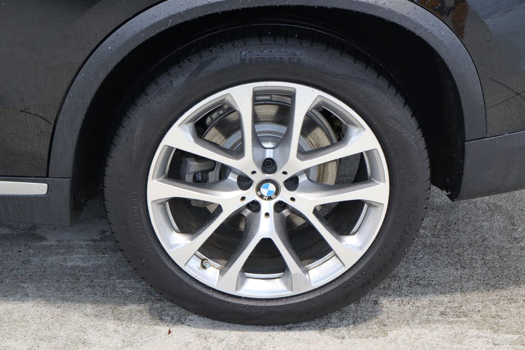 Vehicle image 38 of 42