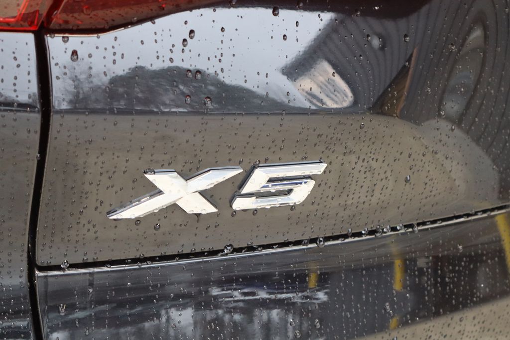 Vehicle image 40 of 42