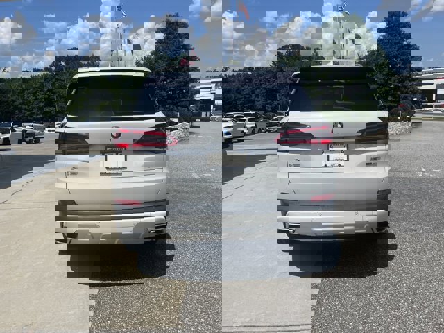 Vehicle image 9 of 39