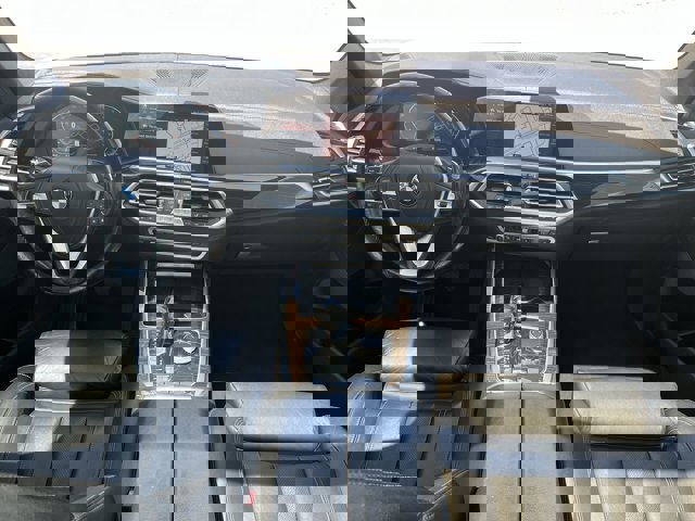 Vehicle image 21 of 39