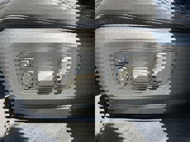 Vehicle image 33 of 39
