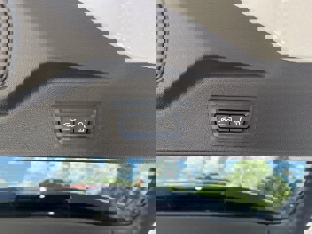 Vehicle image 36 of 39