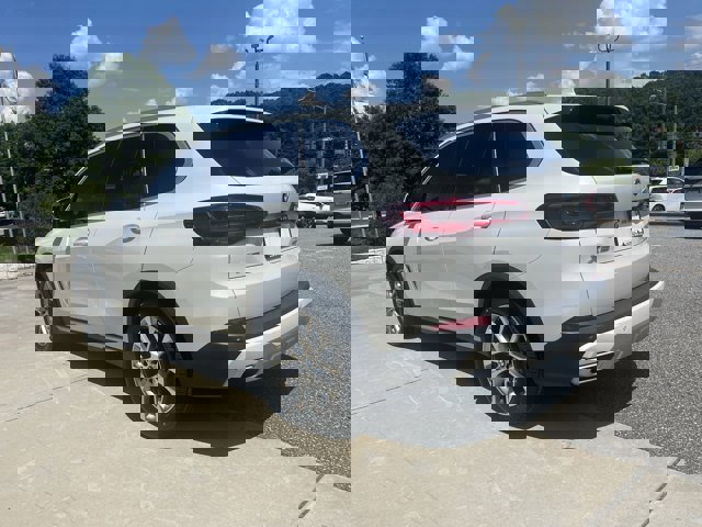 Vehicle image 11 of 39