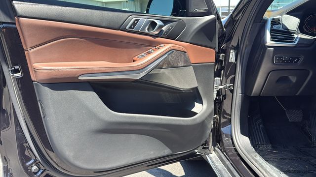 Vehicle image 27 of 30
