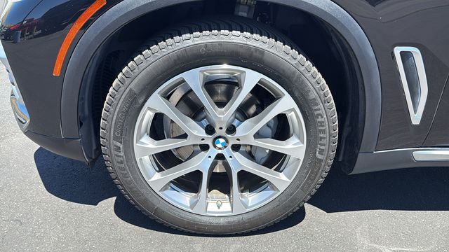 Vehicle image 9 of 30