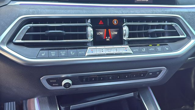 Vehicle image 21 of 30